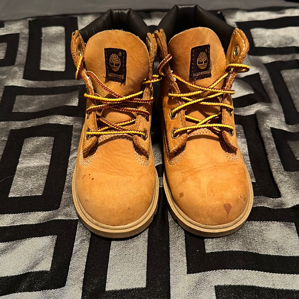 Kids Timberland Boots - Picture 2 of 5